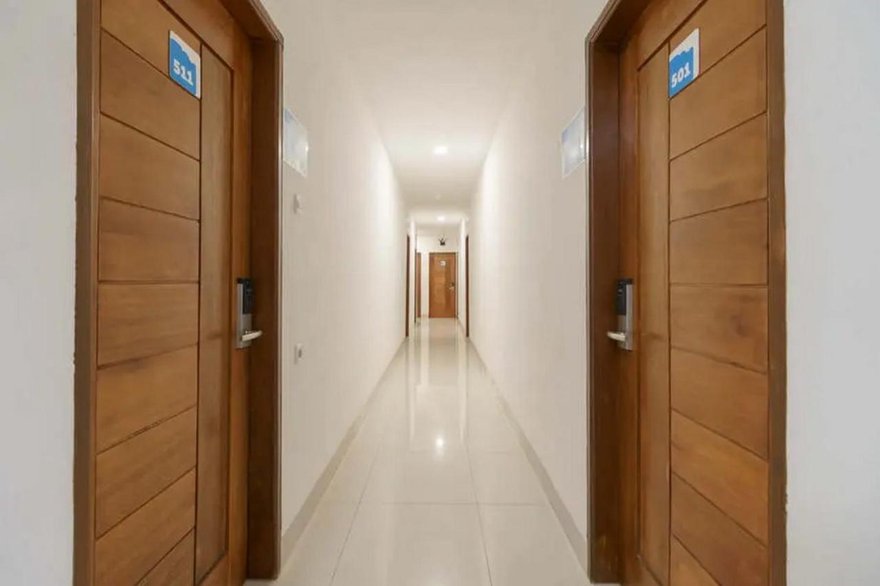 Reddoorz Plus @ Cemara Asri Medan Exterior foto